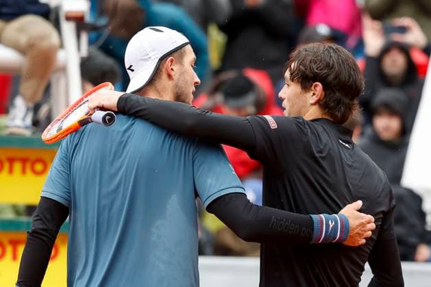 R-L Taylor Fritz gratuliert dem Sieger Jan-Lennard Struff (GER) mit dem Pokal und Siegerauto Tennis - BMW Open 2024 - ATP, Tennis Herren - MTTC Iphitos - Munich - - Germany - 21 April 2024. Copyright: xJuergenxHasenkopfx