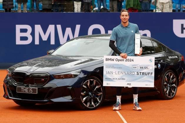 Sieger Jan-Lennard Struff (GER) mit dem Pokal , Siegerscheck und Siegerauto Copyright: xJuergenxHasenkopfx