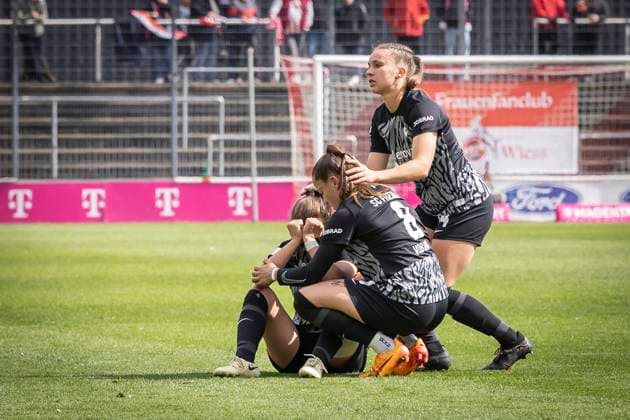 GOOGLE PIXEL Frauen Bundesliga: 1. FC Köln - SC Freiburg, 21.04.2024 Frust bei den Spielerinnen von SC Freiburg; GOOGLE PIXEL Frauen Bundesliga: 1. FC Köln - SC Freiburg, 19. Spieltag, am 21.04.2024 im Franz-Kremer-Stadion in Köln. DFL REGULATIONS PROHIBIT ANY USE OF PHOTOGRAPHS AS IMAGE SEQUENCES AND OR QUASI-VIDEO. Copyright: xBEAUTIFULxSPORTS LeahxKohringx
