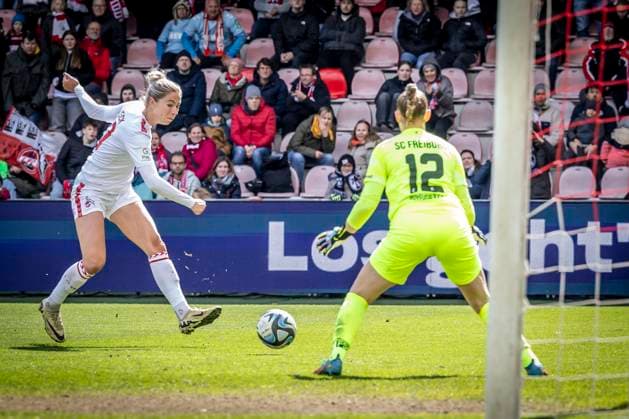 GOOGLE PIXEL Frauen Bundesliga: 1. FC Köln - SC Freiburg, 21.04.2024 Sharon Beck (1. FC Köln, 10); GOOGLE PIXEL Frauen Bundesliga: 1. FC Köln - SC Freiburg, 19. Spieltag, am 21.04.2024 im Franz-Kremer-Stadion in Köln. DFL REGULATIONS PROHIBIT ANY USE OF PHOTOGRAPHS AS IMAGE SEQUENCES AND OR QUASI-VIDEO. Copyright: xBEAUTIFULxSPORTS LeahxKohringx