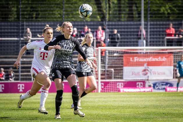GOOGLE PIXEL Frauen Bundesliga: 1. FC Köln - SC Freiburg, 21.04.2024 Selina Cerci (1. FC Köln, 29) und Janina Minge (SC Freiburg, 9); GOOGLE PIXEL Frauen Bundesliga: 1. FC Köln - SC Freiburg, 19. Spieltag, am 21.04.2024 im Franz-Kremer-Stadion in Köln. DFL REGULATIONS PROHIBIT ANY USE OF PHOTOGRAPHS AS IMAGE SEQUENCES AND OR QUASI-VIDEO. Copyright: xBEAUTIFULxSPORTS LeahxKohringx