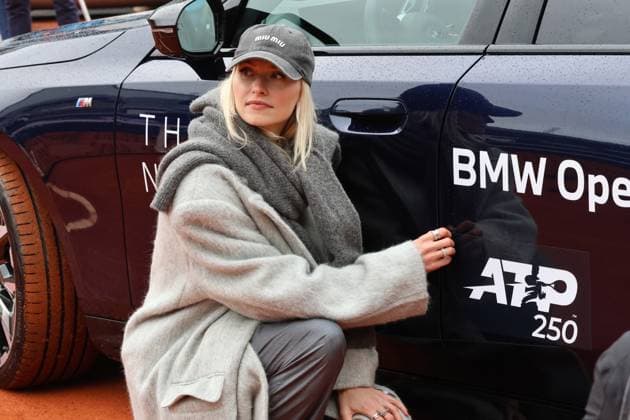 Lena Gercke, Deutsche Fernsehmoderatorin und Model mit Siegerauto, vollelektrische BMW i4 M50, Tennis BMW Open 2024 Finale Jan-Lennard Struff Taylor Fritz München 21.04.2024 FOTO: Mladen Lackovic LakoPress
