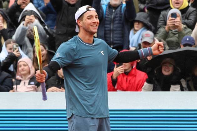 Sieger, Jan-Lennard Struff (GER) jubelt, Jubel, Begeisterung, Freude, am Spielende Tennis BMW Open 2024 Finale Jan-Lennard Struff Taylor Fritz München 21.04.2024 FOTO: Mladen Lackovic LakoPress