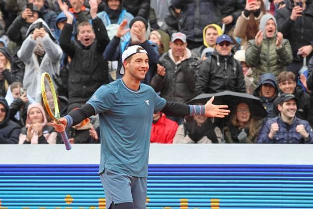 Sieger, Jan-Lennard Struff (GER) jubelt, Jubel, Begeisterung, Freude, am Spielende, Fans, Zuschauer, Publikum Tennis BMW Open 2024 Finale Jan-Lennard Struff Taylor Fritz München 21.04.2024 FOTO: Mladen Lackovic LakoPress