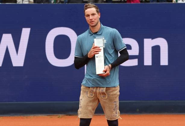 Sieger, Jan-Lennard Struff, Pokal, Trophae, Lederhose, Portraet, Portrait, Siegerehrung Tennis BMW Open 2024 Finale Jan-Lennard Struff Taylor Fritz München 21.04.2024 FOTO: Mladen Lackovic LakoPress