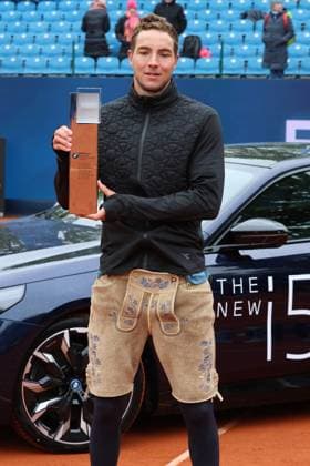 Sieger, Jan-Lennard Struff mit Siegerauto, vollelektrische BMW i5 M50, Lederhose, Siegerehrung Tennis BMW Open 2024 Finale Jan-Lennard Struff Taylor Fritz München 21.04.2024 FOTO: Mladen Lackovic LakoPress