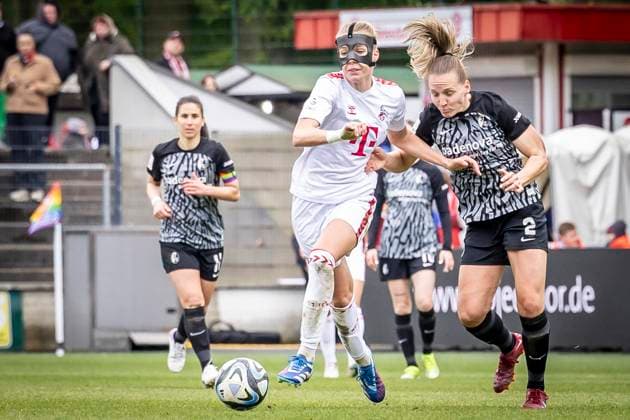 GOOGLE PIXEL Frauen Bundesliga: 1. FC Köln - SC Freiburg, 21.04.2024 Celina Degen (1. FC Köln, 5) und Lisa Karl (SC Freiburg, 2); GOOGLE PIXEL Frauen Bundesliga: 1. FC Köln - SC Freiburg, 19. Spieltag, am 21.04.2024 im Franz-Kremer-Stadion in Köln. DFL REGULATIONS PROHIBIT ANY USE OF PHOTOGRAPHS AS IMAGE SEQUENCES AND OR QUASI-VIDEO. Copyright: xBEAUTIFULxSPORTS LeahxKohringx