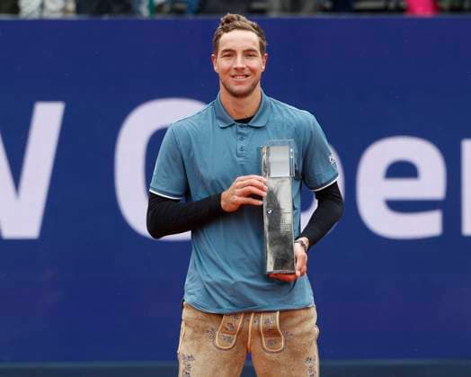 Sieger Jan-Lennard Struff (GER) mit dem Pokal Tennis - BMW Open 2024 - ATP, Tennis Herren - MTTC Iphitos - Munich - - Germany - 21 April 2024. Copyright: xJuergenxHasenkopfx