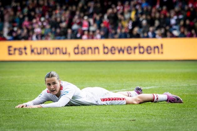 GOOGLE PIXEL Frauen Bundesliga: 1. FC Köln - SC Freiburg, 21.04.2024 Carlotta Wamser (1. FC Köln, 30); GOOGLE PIXEL Frauen Bundesliga: 1. FC Köln - SC Freiburg, 19. Spieltag, am 21.04.2024 im Franz-Kremer-Stadion in Köln. DFL REGULATIONS PROHIBIT ANY USE OF PHOTOGRAPHS AS IMAGE SEQUENCES AND OR QUASI-VIDEO. Copyright: xBEAUTIFULxSPORTS LeahxKohringx