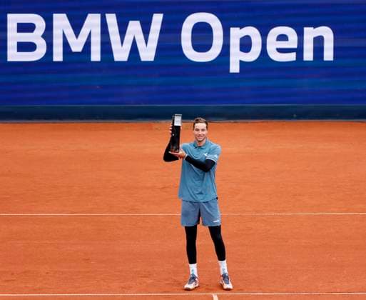 21.04.2024, BMW Open 2024, MTTC Iphitos Muenchen , Tennis, im Bild: Jan Lennard Struff (GER) Sieger der BMW Open 2024