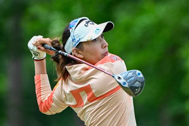 THE WOODLANDS, TX - APRIL 21: Atthaya Thitikul (THA) watches her tee shot on 2 during the final round of the Chevron Championship at The Club at Carlton Woods on April 21, 2024 in The Woodlands, Texas. (Photo by Ken Murray Icon Sportswire) GOLF: APR 21 LPGA, Golf Damen The Chevron Championship EDITORIAL USE ONLY Icon240421035