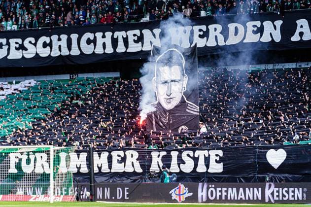 Choreografie Fans Ultras SV Werder Bremen fuer verstorbenen Fan vom FC St. Pauli GER, SV Werder Bremen vs. VfB Stuttgart, Fussball, Bundesliga, Spieltag 30, Spielzeit 2023 24, 21.04.2024 DFL REGULATIONS PROHIBIT ANY USE OF PHOTOGRAPHS AS IMAGE SEQUENCES AND OR QUASI-VIDEO GER, SV Werder Bremen vs. VfB Stuttgart, Fussball, Bundesliga, Spieltag 30, Spielzeit 2023 24, 21.04.2024 Bremen