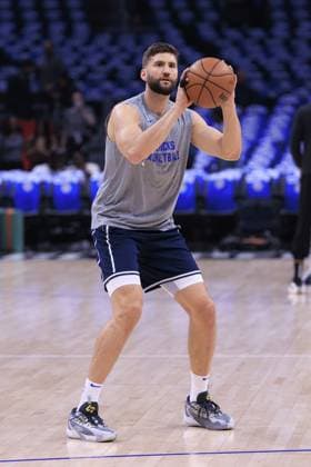 April 21, 2024, Los Angeles, California, USA: Maxi Kleber 42 of the Dallas Mavericks warms up prior to their NBA, Basketball Herren, USA Playoff game against the Los Angeles Clippers on Sunday April 21, 2024 at Crypto.com Arena in Los Angeles, California. ARIANA RUIZ PI Los Angeles U.S - ZUMAp124 20240421_zaa_p124_081 Copyright: xArianaxRuizx