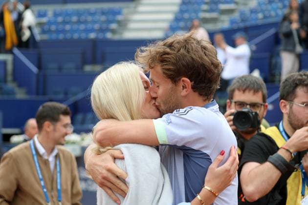 Barcelona Open Banc Sabadell 2024 - Day Seven Casper Ruud is celebrating his victory at the Barcelona Open Banc Sabadell with his wife, Maria Galligani, in Barcelona, Spain, on April 21, 2024. Barcelona Barcelona Spain  Copyright: xUrbanandsportx originalFilename:urbanandsport-barcelon240421_np0P2.jpg
