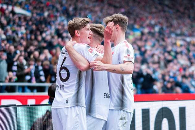 21.04.2024 - Fußball, 2023 2024, 1. Bundesliga, 30. Spieltag, Hannover 96 - FC St. Pauli: (M) Johannes Eggestein (Pauli) jubelt nach seinem Tor zum 1:2 mit (L) Aljoscha Kemlein (Pauli), (R) David Nemeth (Pauli) DFL REGULATIONS PROHIBIT ANY USE OF PHOTOGRAPHS AS IMAGE SEQUENCES AND OR QUASI-VIDEO.