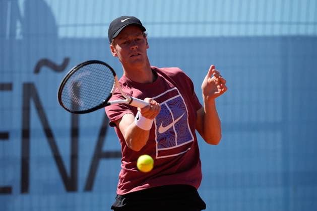 April 22, 2024, Madrid, Spain: JANNIK SINNER of Italy practices during the Mutua Madrid Open 2024, ATP, Tennis Herren Masters 1000 and WTA, Tennis Damen 1000, tournament celebrated at Caja Magica in Madrid, Spain. Madrid Spain - ZUMAa181 20240422_zaa_a181_080 Copyright: xOscarxJ.xBarrosox