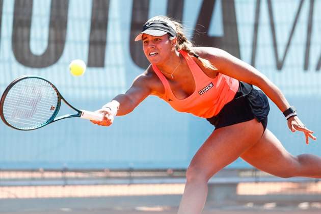 April 22, 2024, Madrid, Madrid, SPAIN: Jessica Bouzas Maneiro of Spain in action against Claire Liu of USA during the Mutua Madrid Open 2024, ATP, Tennis Herren Masters 1000 and WTA, Tennis Damen 1000, tournament celebrated at Caja Magica on April 22, 2024 in Madrid, Spain. Madrid SPAIN - ZUMAa181 20240422_zaa_a181_183 Copyright: xIrinaxR.xHipolitox