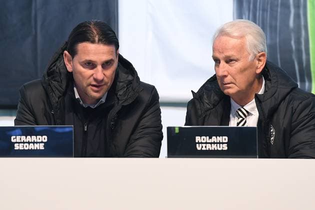 Fußball 1. Bundesliga Mitgliederversammlung Borussia Mönchengladbach am 22.04.2024 im Borussia-Park in Mönchengladbach Gerardo Seoane ( Trainer Cheftrainer Mönchengladbach ), links - Rainer Bonhof ( Präsident Mönchengladbach ), rechts