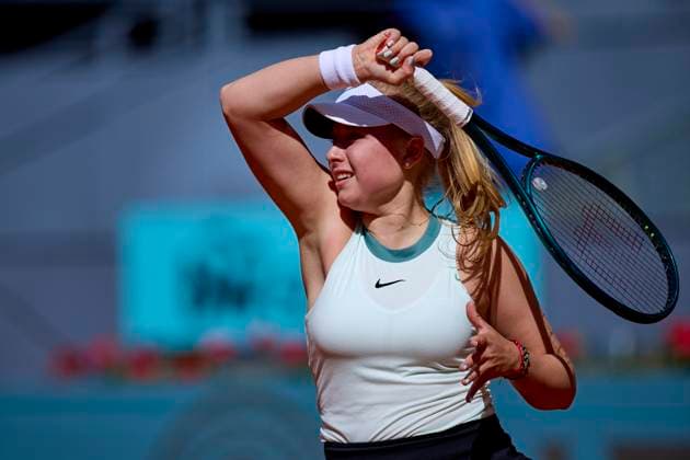 Sport Bilder des Tages Mutua Madrid Open - Day Two Brenda Fruhvirtova of the Czech Republic returns a shot against Arantxa Rus of Netherlands during day two of the Mutua Madrid Open 2024 at Caja Magica on April 23, 2024, in Madrid, Spain. Madrid Caja Magica Madrid Spain RL_MMO24_323 Copyright: xRicardoxLarreinax