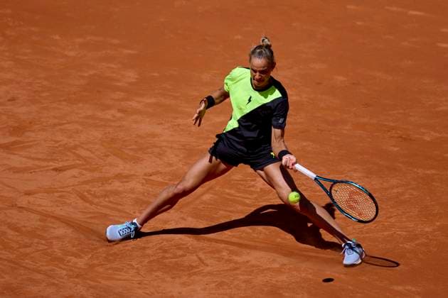 Mutua Madrid Open - Day Two Arantxa Rus of Netherlands returns a shot against Brenda Fruhvirtova of the Czech Republic during day two of the Mutua Madrid Open 2024 at Caja Magica on April 23, 2024, in Madrid, Spain. Madrid Caja Magica Madrid Spain RL_MMO24_330 Copyright: xRicardoxLarreinax