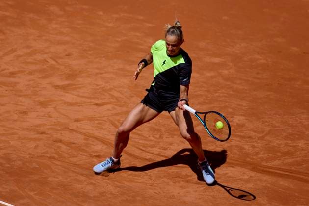Mutua Madrid Open - Day Two Arantxa Rus of Netherlands returns a shot against Brenda Fruhvirtova of the Czech Republic during day two of the Mutua Madrid Open 2024 at Caja Magica on April 23, 2024, in Madrid, Spain. Madrid Caja Magica Madrid Spain RL_MMO24_331 Copyright: xRicardoxLarreinax