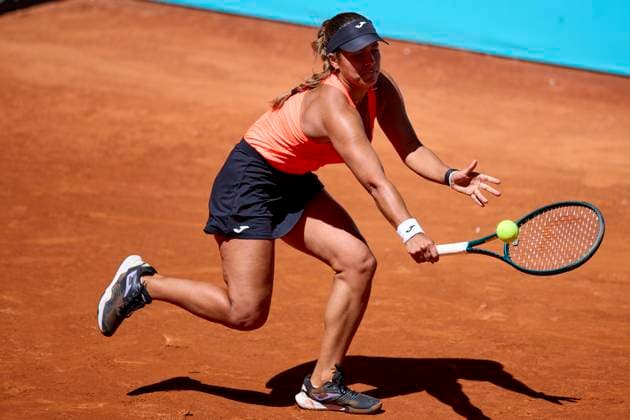 Mutua Madrid Open - Day Two Jessica Bouzas Maneiro of Spain returns a shot against Sachia Vickery of USA during day two of the Mutua Madrid Open 2024 at Caja Magica on April 23, 2024, in Madrid, Spain. Madrid Caja Magica Madrid Spain RL_MMO24_355 Copyright: xRicardoxLarreinax