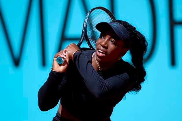 Mutua Madrid Open - Day Two Sachia Vickery of USA returns a shot against Jessica Bouzas Maneiro of Spain during day two of the Mutua Madrid Open 2024 at Caja Magica on April 23, 2024, in Madrid, Spain. Madrid Caja Magica Madrid Spain RL_MMO24_360 Copyright: xRicardoxLarreinax