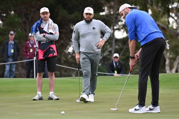 LIV GOLF PREVIEW, Tyrell Hatton (C) of Legion XIII watches on as Andrew Tye putts during the Pro Am event before the LIV Golf Tournament at the Grange Golf Club in Adelaide, Wednesday, April 24, 2024. ( NO ARCHIVING, EDITORIAL USE ONLY, NO USE IN BOOKS WITHOUT CONSENT ADELAIDE SOUTH AUSTRALIA AUSTRALIA  Copyright: xMICHAELxERREYx 20240424140425956150