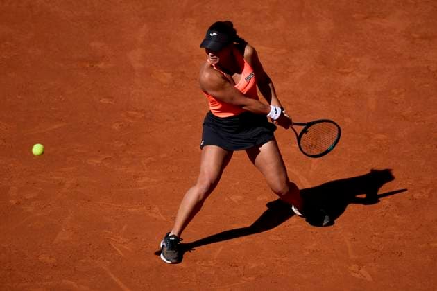 Mutua Madrid Open - Day Three Jessica Bouzas Maneiro of Spain returns a shot against Paula Badosa of Spain during day three of the Mutua Madrid Open 2024 at Caja Magica on April 24, 2024, in Madrid, Spain. Madrid Caja Magica Madrid Spain RL_MMO24_509 Copyright: xRicardoxLarreinax