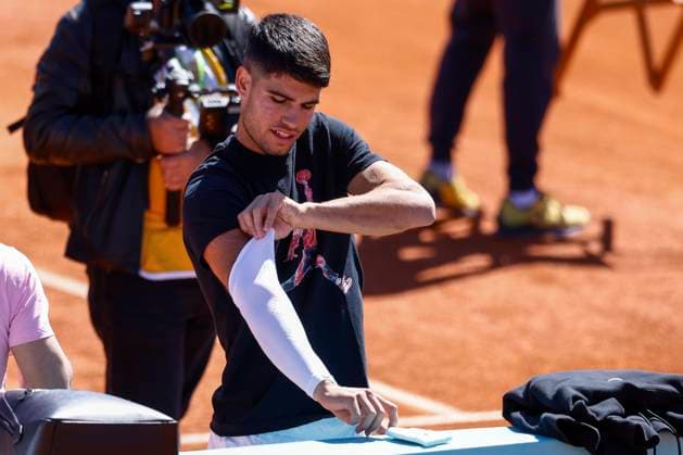 April 24, 2024, Madrid, Madrid, SPAIN: Carlos Alcaraz of Spain practices during the Mutua Madrid Open 2024, ATP, Tennis Herren Masters 1000 and WTA, Tennis Damen 1000, tournament celebrated at Caja Magica on April 24, 2024 in Madrid, Spain. Madrid SPAIN - ZUMAa181 20240424_zaa_a181_015 Copyright: xIrinaxR.xHipolitox