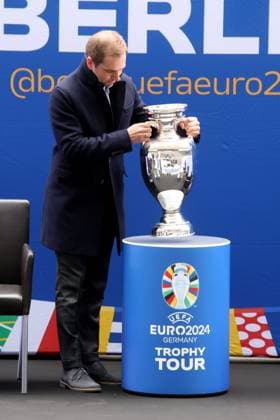 DEU, EM, EM-Pokal-Vorstellung, 24.04.2024, Berliner Olympiastadion, Berlin, DEU, EM, EM-Pokal-Vorstellung, im Bild Nancy Faeser Bundesministerin des Innern und für Heimat Kai Wegner Regierender Bürgermeister von Berlin Iris Spranger Senatorin für Inneres und Philipp Lahm Turnierdirektor EURO 2024 Kevin-Prince Boateng Botschafter der Host City Berlin Foto: Juergen Engler nordphoto GmbH