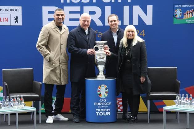 DEU, EM, EM-Pokal-Vorstellung, 24.04.2024, Berliner Olympiastadion, Berlin, DEU, EM, EM-Pokal-Vorstellung, im Bild Nancy Faeser Bundesministerin des Innern und für Heimat Kai Wegner Regierender Bürgermeister von Berlin Iris Spranger Senatorin für Inneres und Philipp Lahm Turnierdirektor EURO 2024 Kevin-Prince Boateng Botschafter der Host City Berlin Foto: Juergen Engler nordphoto GmbH