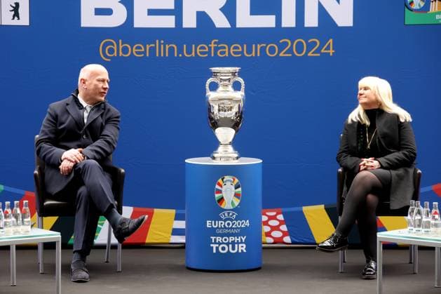 DEU, EM, EM-Pokal-Vorstellung, 24.04.2024, Berliner Olympiastadion, Berlin, DEU, EM, EM-Pokal-Vorstellung, im Bild Nancy Faeser Bundesministerin des Innern und für Heimat Kai Wegner Regierender Bürgermeister von Berlin Iris Spranger Senatorin für Inneres und Philipp Lahm Turnierdirektor EURO 2024 Kevin-Prince Boateng Botschafter der Host City Berlin Foto: Juergen Engler nordphoto GmbH