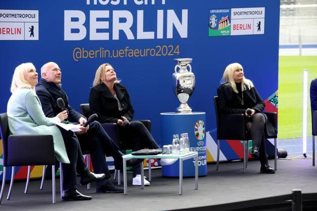 DEU, EM, EM-Pokal-Vorstellung, 24.04.2024, Berliner Olympiastadion, Berlin, DEU, EM, EM-Pokal-Vorstellung, im Bild Nancy Faeser Bundesministerin des Innern und für Heimat Kai Wegner Regierender Bürgermeister von Berlin Iris Spranger Senatorin für Inneres und Philipp Lahm Turnierdirektor EURO 2024 Kevin-Prince Boateng Botschafter der Host City Berlin Foto: Juergen Engler nordphoto GmbH
