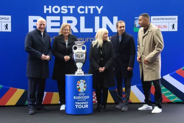 DEU, EM, EM-Pokal-Vorstellung, 24.04.2024, Berliner Olympiastadion, Berlin, DEU, EM, EM-Pokal-Vorstellung, im Bild Nancy Faeser Bundesministerin des Innern und für Heimat Kai Wegner Regierender Bürgermeister von Berlin Iris Spranger Senatorin für Inneres und Philipp Lahm Turnierdirektor EURO 2024 Kevin-Prince Boateng Botschafter der Host City Berlin Foto: Juergen Engler nordphoto GmbH