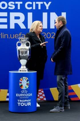 DEU, EM, EM-Pokal-Vorstellung, 24.04.2024, Berliner Olympiastadion, Berlin, DEU, EM, EM-Pokal-Vorstellung, im Bild Nancy Faeser Bundesministerin des Innern und für Heimat Kai Wegner Regierender Bürgermeister von Berlin Iris Spranger Senatorin für Inneres und Philipp Lahm Turnierdirektor EURO 2024 Kevin-Prince Boateng Botschafter der Host City Berlin Foto: Juergen Engler nordphoto GmbH