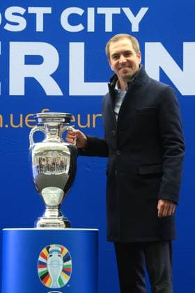 DEU, EM, EM-Pokal-Vorstellung, 24.04.2024, Berliner Olympiastadion, Berlin, DEU, EM, EM-Pokal-Vorstellung, im Bild Nancy Faeser Bundesministerin des Innern und für Heimat Kai Wegner Regierender Bürgermeister von Berlin Iris Spranger Senatorin für Inneres und Philipp Lahm Turnierdirektor EURO 2024 Kevin-Prince Boateng Botschafter der Host City Berlin Foto: Juergen Engler nordphoto GmbH