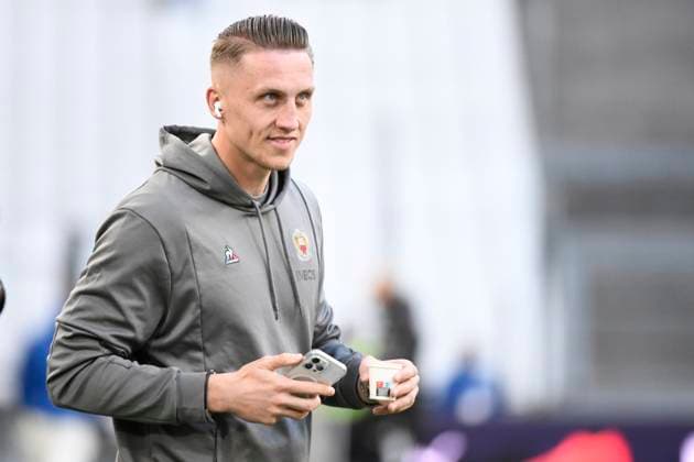 Marcin BULKA (OGC Nice) En reconnaissance pour le match Olympique de Marseille vs. OGC Nice pour la J29 de la Ligue 1 Uber Eats au Stade VÃ lodrome, le 24 avril 2024. FOOTBALL : Olympique de Marseille vs. OGC Nice - Ligue 1 Uber Eats - 24 04 2024 ValentinaClaret Panoramic 