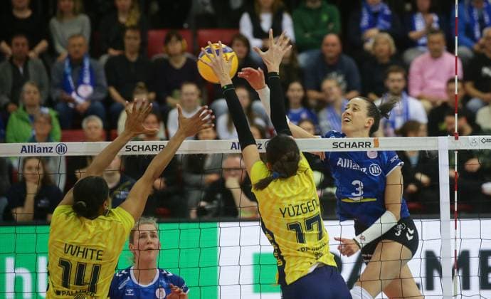 Stuttgart , Volleyball Bundesliga Frauen PlayOff Finale Spiel 4, Allianz MTV Stuttgart vs. SSC Palmberg Schwerin , rechts: Maria Segura Palleres ( Stgt )