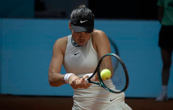 Mutua Madrid Open - Day Two Emma Raducanu of Great Britain is looking on during her match against Maria Lourdes Carle of Argentina on Day Two of the Mutua Madrid Open at La Caja Magica in Madrid, Spain, on April 24, 2024. Madrid Spain  Copyright: xJuanxCarlosxLucasx originalFilename:lucas-notitle240424_npGe3.jpg