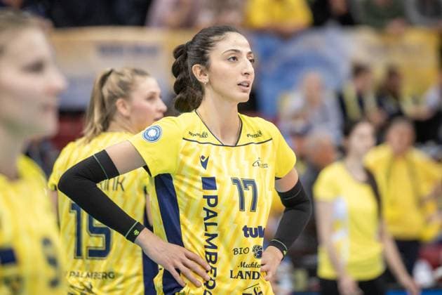 Tutku Burcu Yuezgenc (SSC Palmberg Schwerin, 17) Allianz MTV Stuttgart - SSC Palmberg Schwerin, Volleyball Bundesliga, Frauen, VBL, Saison 2023 24, Deutsche Meisterschaft Finale - Spiel 4, 24.04.2024, Stuttgart (SCHARRena), DEU GER, Allianz MTV Stuttgart - SSC Palmberg Schwerin, Volleyball, Bundesliga, easycredit VBL, Deutsche Meisterschaft Finale Spiel 4, Spielzeit 2023 2024, 24.04.2024 Stuttgart Copyright: xSandyxDinkelackerx EP_SDR