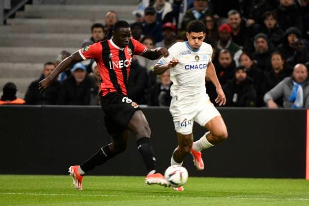 Antoine MENDY (OGC Nice), Luis Henrique TOMAZ DE LIMA (OM) lors du match Olympique de Marseille vs. OGC Nice pour la J29 de la Ligue 1 Uber Eats au Stade VÃ lodrome, le 24 avril 2024. FOOTBALL : Olympique de Marseille vs. OGC Nice - Ligue 1 Uber Eats - 24 04 2024 ValentinaClaret Panoramic 