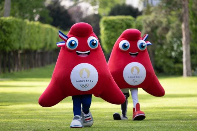 Sport Themen der Woche KW17 Sport Bilder des Tages Olympics Flag Tour At The Hotel De Matignon - Paris An Olympic Phryge mascot and a Paralympic Phryge mascot during the Olympics Flag Tour at the Hotel de Matignon in Paris on April 25, 2024. Photo by Raphael Lafargue ABACAPRESS.COM Paris France  Copyright: xLafarguexRaphael ABACAx