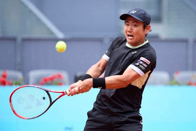 Mutua Madrid Open - Day Four Yoshihito Nishioka of Japan returns a shot against Felix Auger-Aliassime of Canada during day four of the Mutua Madrid Open 2024 at Caja Magica on April 25, 2024, in Madrid, Spain. Madrid Caja Magica Madrid Spain RL_MMO24_00540 Copyright: xRicardoxLarreinax