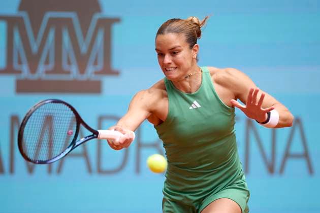 Mutua Madrid Open - Day Four Maria Sakkari of Greece returns a shot against Donna Vekic of Croatia during day four of the Mutua Madrid Open 2024 at Caja Magica on April 25, 2024, in Madrid, Spain. Madrid Caja Magica Madrid Spain RL_MMO24_00608 Copyright: xRicardoxLarreinax