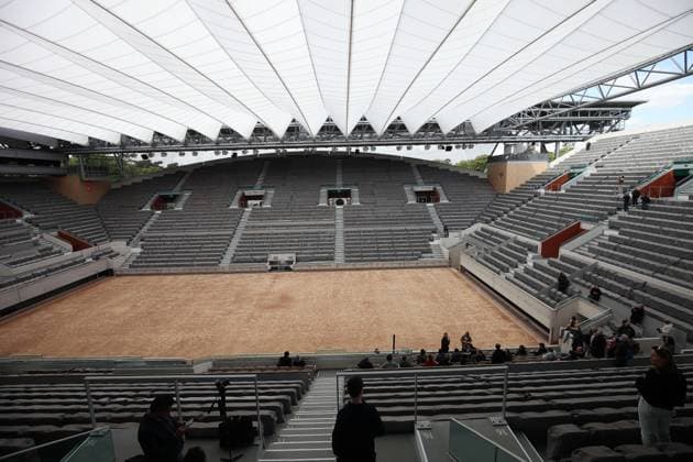 Conference de presse de Presentation du court Suzanne-Lenglen arborant son nouveau toit retractable a Roland-Garros a Paris Tennis : Le nouveau court Suzanne-Lenglen -25 04 2024 JonathanRebboah Panoramic 