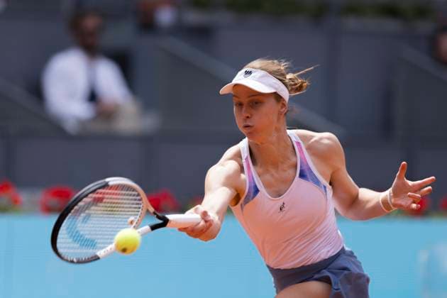 MADRID, SPAIN - APRIL 25: Liudmila Samsonova returns a shot against Naomi Osaka during their match on Day 4 of the Mutua Madrid Open at Caja Magica Stadium in Madrid. ONLYxEDITORIALxUSAGE  (251227331)