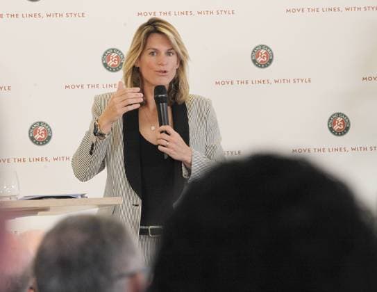 Conference de presse de Presentation du court Suzanne-Lenglen arborant son nouveau toit retractable a Roland-Garros a Paris en presence de Amelie Mauresmo Tennis : Le nouveau court Suzanne-Lenglen -25 04 2024 JonathanRebboah Panoramic 