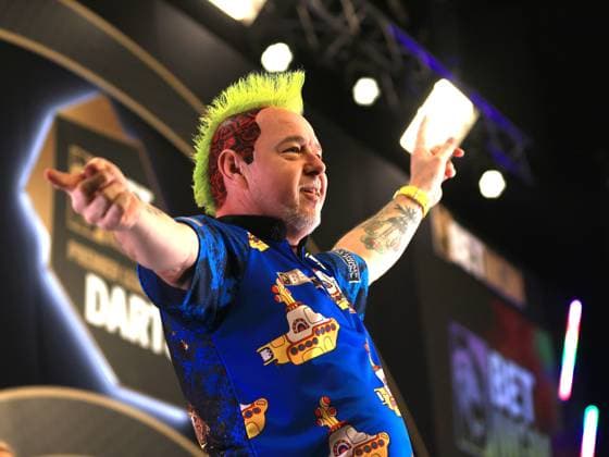 Sport Themen der Woche KW17 Sport Bilder des Tages 2024 BetMGM Premier League Darts, Night 13, Liverpool Peter Wright walks on during the 2024 BetMGM Premier League Darts, Night 13 at M & S Bank Arena, Liverpool, England, United Kingdom on 25 April 2024 Editorial use only. All images are copyright Every Second Media Limited. No images may be reproduced without prior permission. Copyright: xIMAGO EveryxSecondxMediax ESM-0996-0055