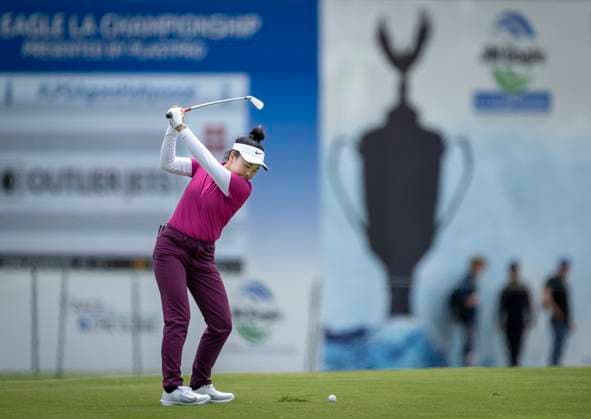 April 25, 2024, Los Angeles, California, USA: LUCY LI hits a fairway shot on the 17th hole during the 1st round of the 2024 JM Eagle LA Championship at the Wilshire Country Club in Los Angeles. Los Angeles USA - ZUMAh234 20240425_zsp_h234_004 Copyright: xMarkxEdwardxHarrisx
